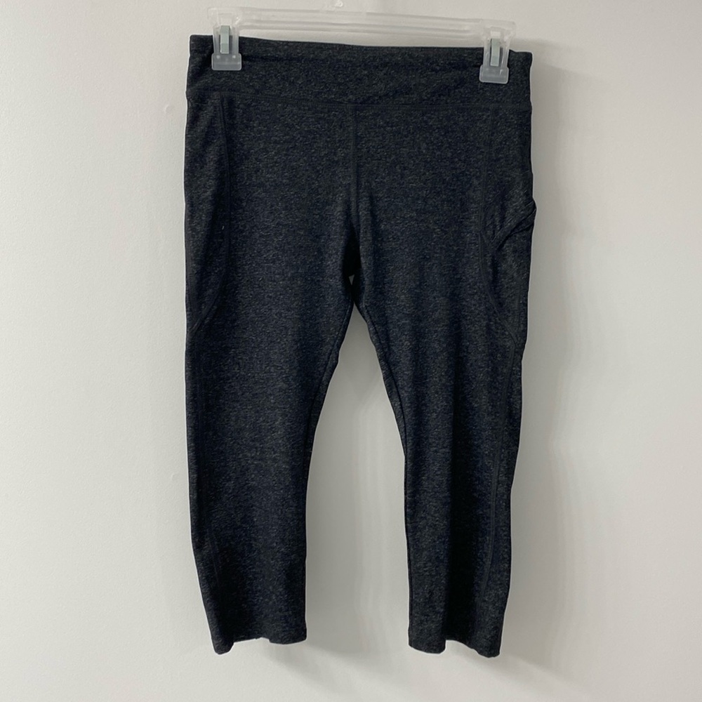 Forever 21 XXI Women’s workout charcoal grey capri pants - size small
